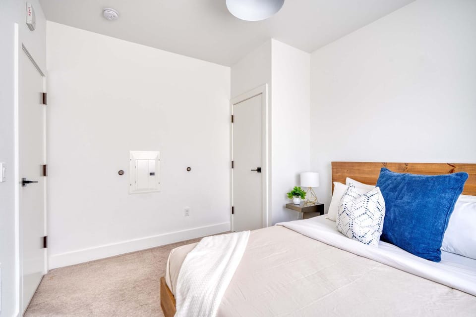 Stay Portland - City Serenity- Stylish 2-Bed Alberta Haven Apartment in Portland