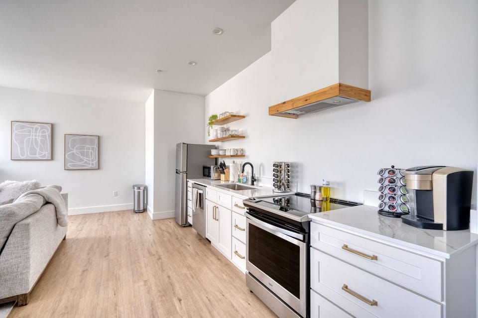 Stay Portland - City Serenity- Stylish 2-Bed Alberta Haven Apartment in Portland