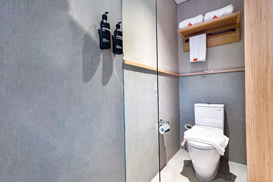 Shower, Toilet, Bathroom
