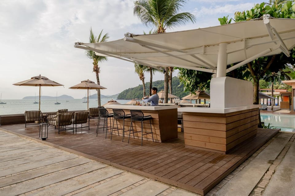 Restaurant/places to eat, Lounge or bar