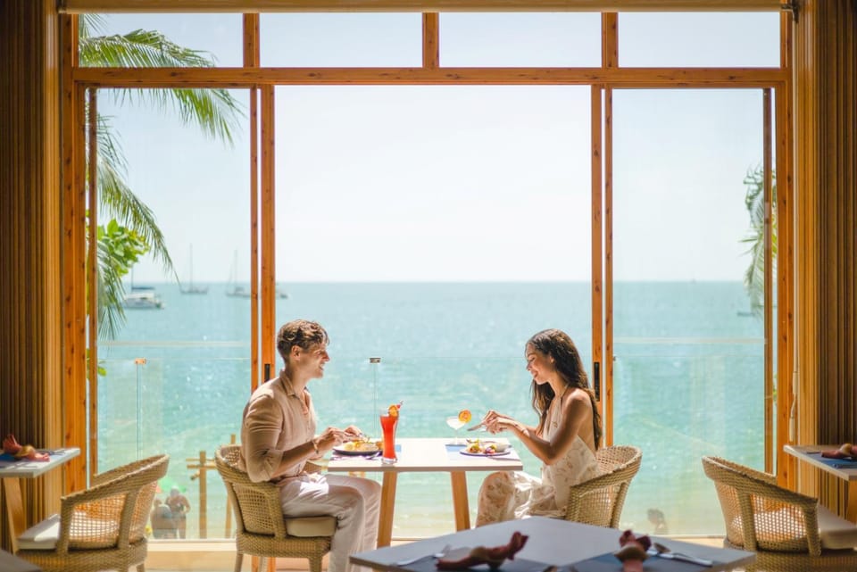 Property building, Restaurant/places to eat, Breakfast