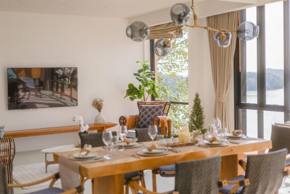 TV and multimedia, Living room, Dining area, Dinner
