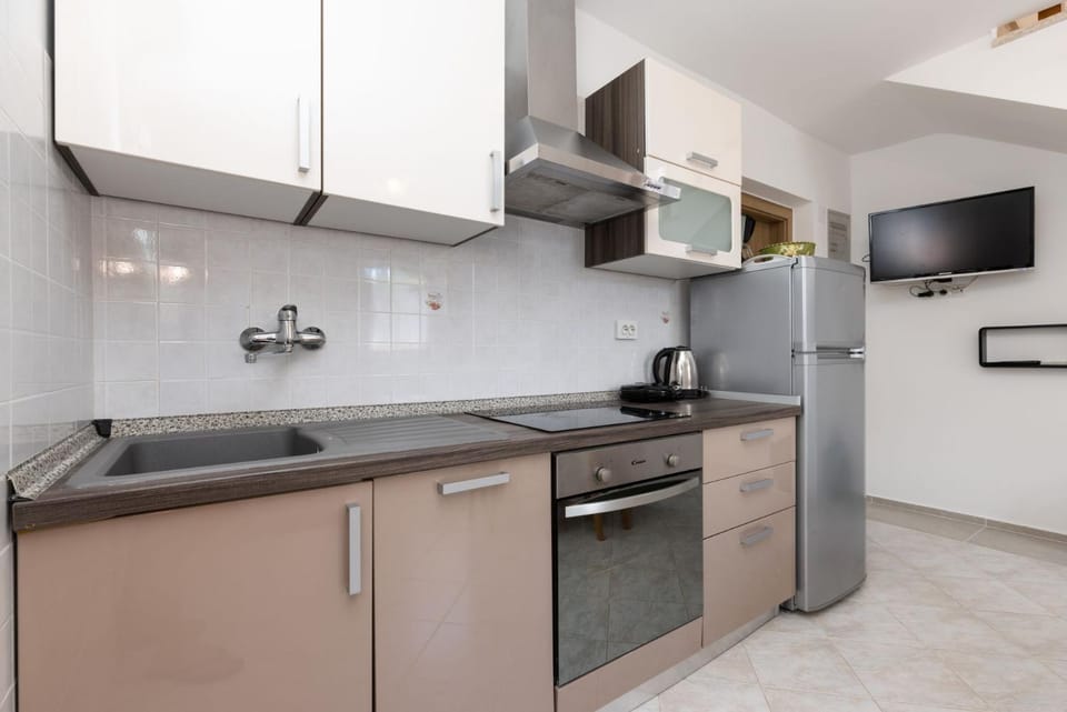 Kitchen or kitchenette, dishwasher, oven, stove