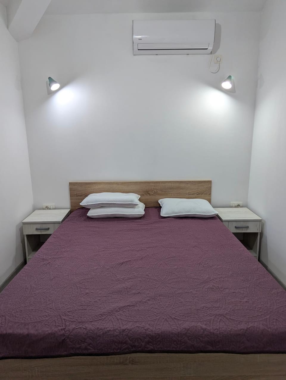 Bed, Bedroom, air conditioner