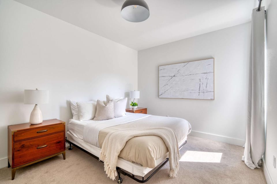 Stay Portland - Stylish Luxe Suite N Williams & Alberta Districts Apartment in Portland