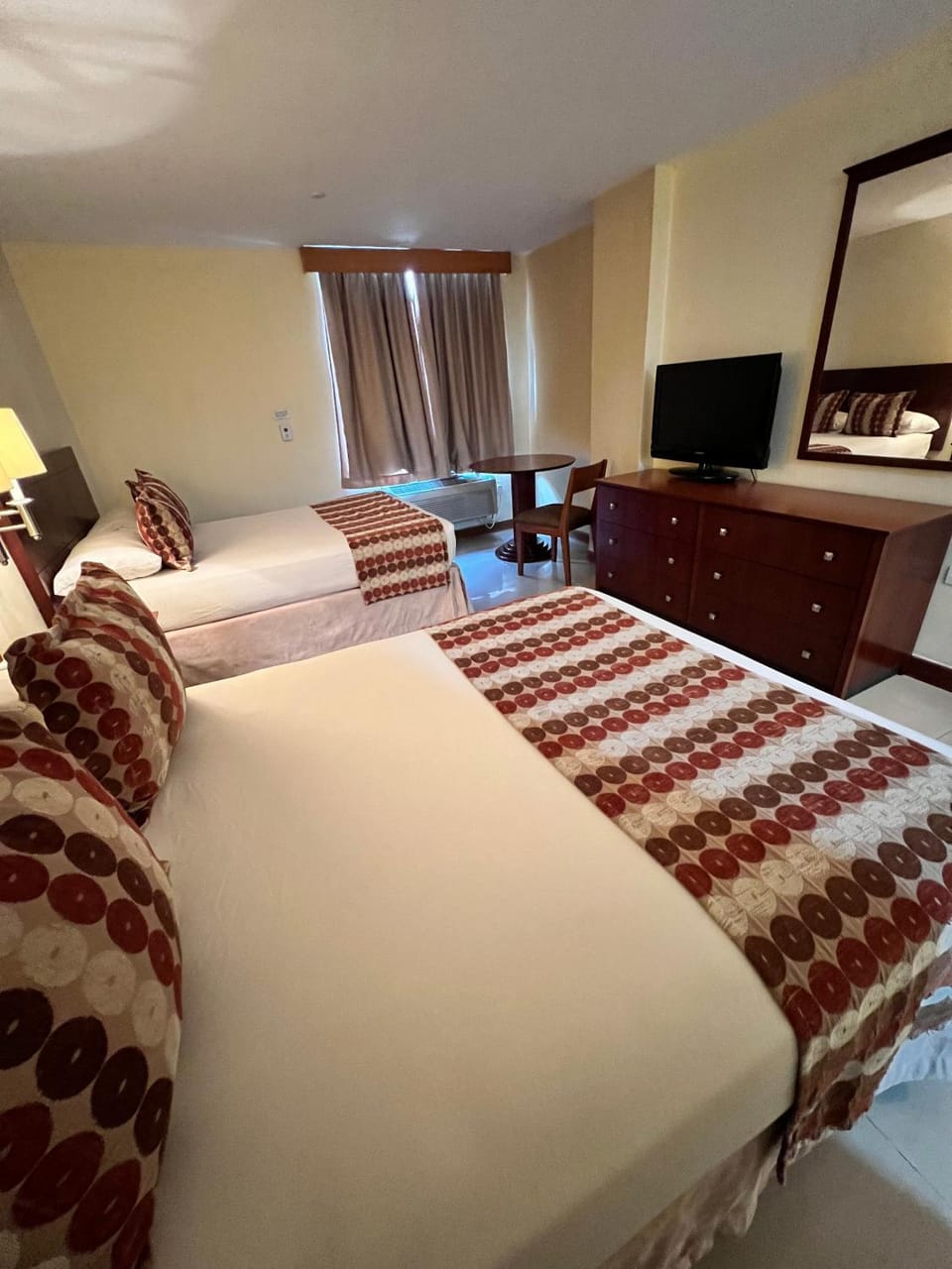 Bed, TV and multimedia, Bedroom