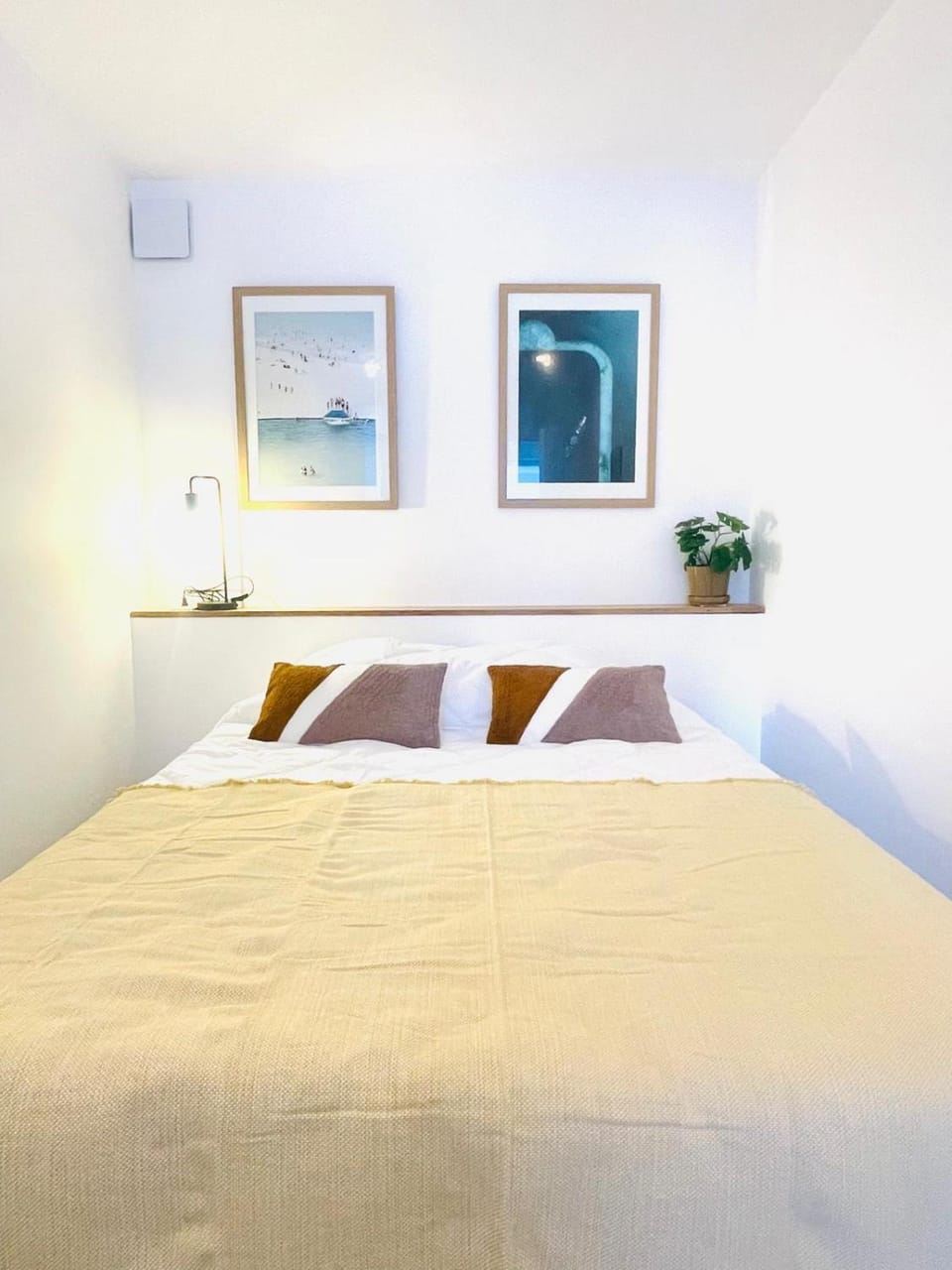 Bed, Photo of the whole room
