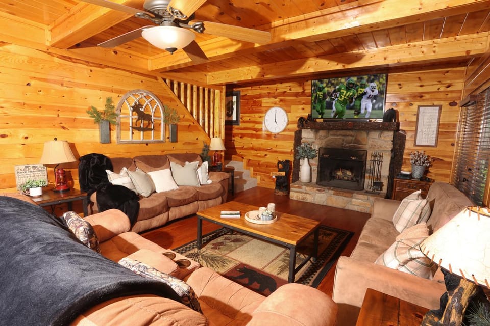 TV and multimedia, Living room, Seating area, fireplace