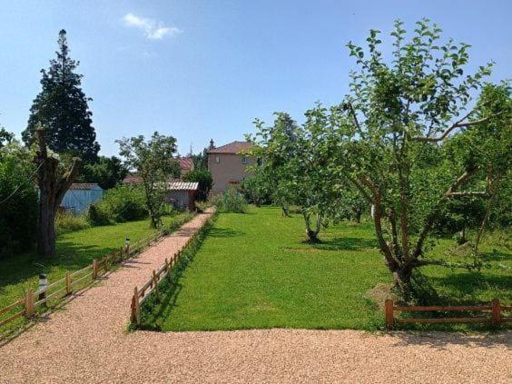 Gîte Bleu Confort et Nature House in Bourgogne-Franche-Comté