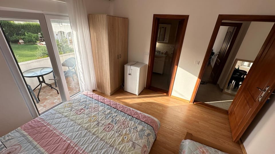 Bed, View (from property/room), Balcony/Terrace, Seating area, Bedroom, internet, wardrobe