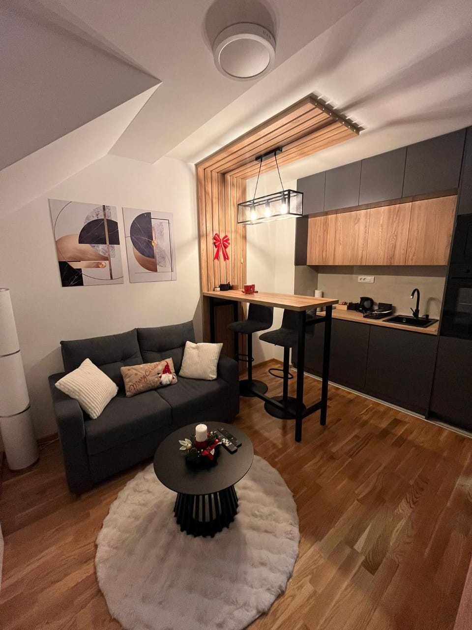 Kitchen or kitchenette, Living room, Seating area, Dining area, stove