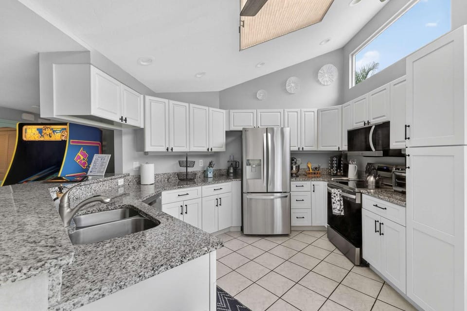Kitchen or kitchenette, dishwasher