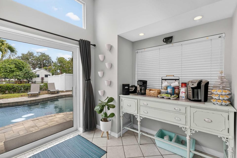 Coffee/tea facilities, Swimming pool
