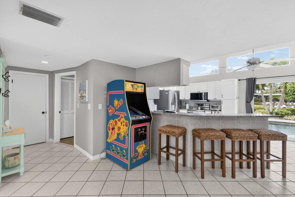Game Room, Kitchen or kitchenette