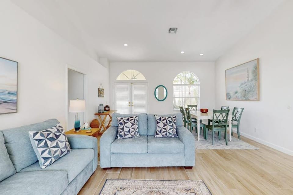 Paradise Palms Retreat House in Marco Island