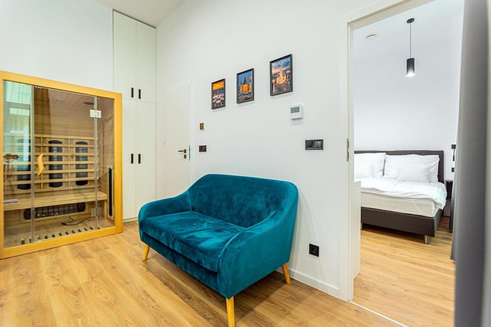 Bed, Living room, Photo of the whole room, Seating area, Bedroom