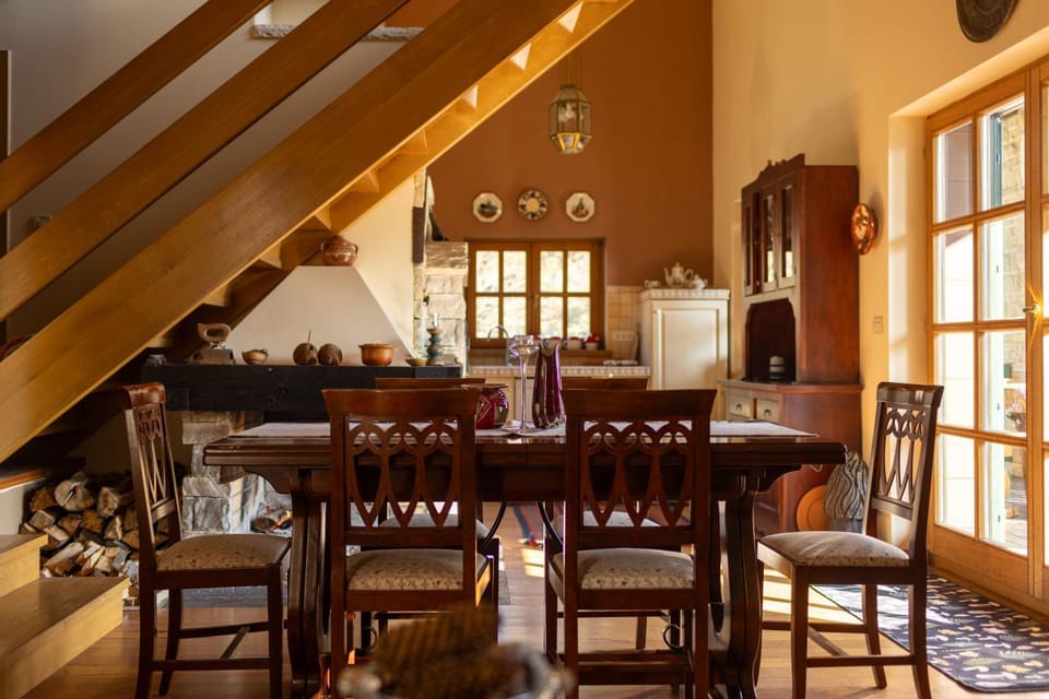 Dining area, kitchen