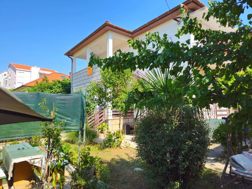 Property building, Spring, Day, Natural landscape, Garden, Garden view