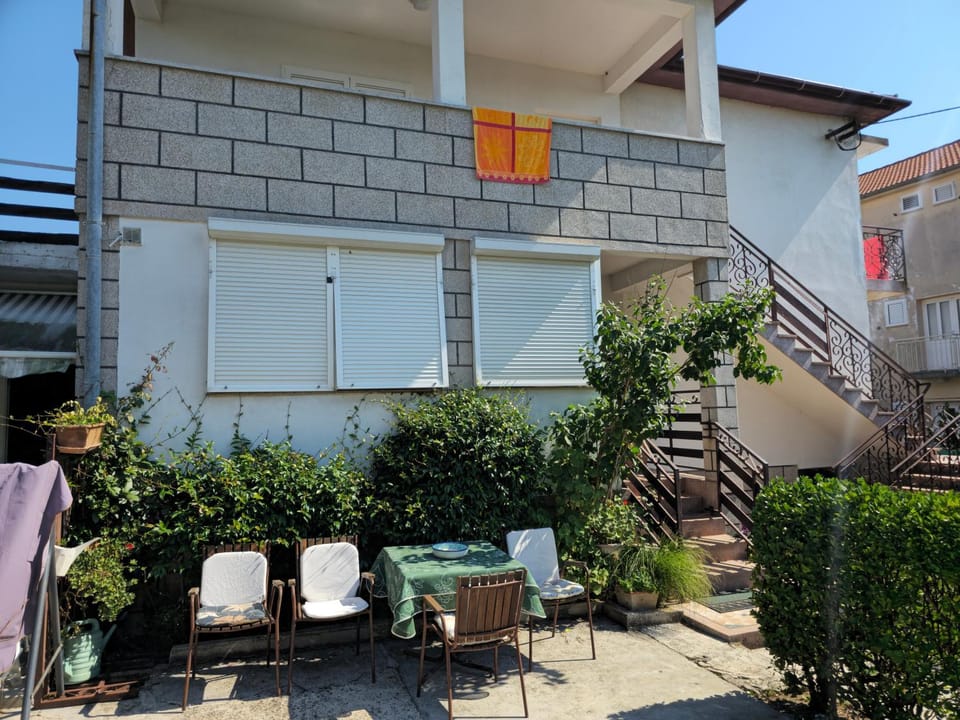 Property building, Garden, Balcony/Terrace, Garden view