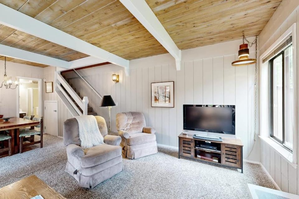 Creekside Escape Apartment in Sun Valley