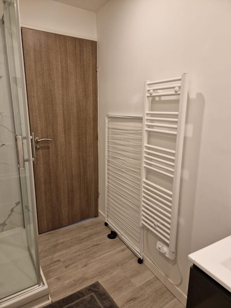 Shower, Bathroom, hair dryier