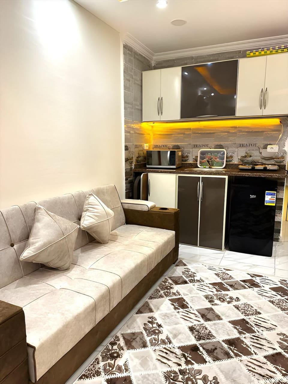 microwave, minibar, kitchen
