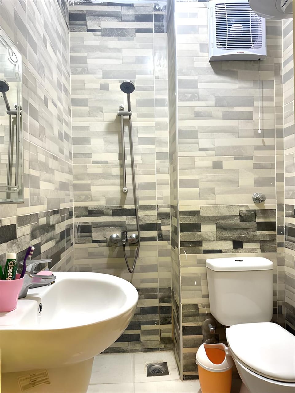 Shower, Toilet, Bathroom