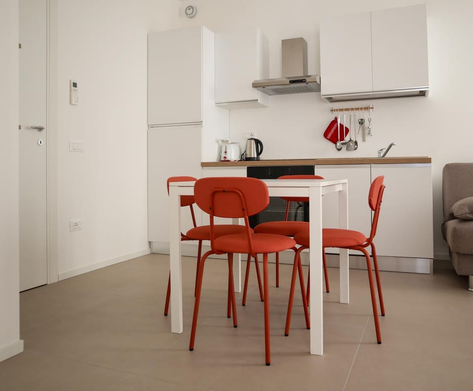 Kitchen or kitchenette, Dining area, kitchen