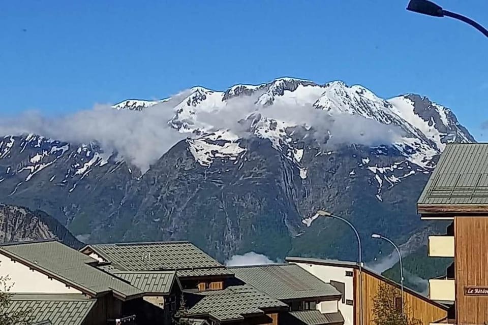 Nearby landmark, Natural landscape, Mountain view