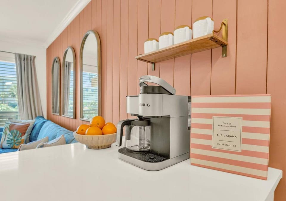 Coffee/tea facilities, kitchen