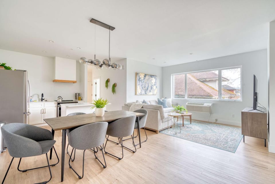 Stay Portland - Exclusive Entire Floor & Instaworthy Local Art Apartment in Portland