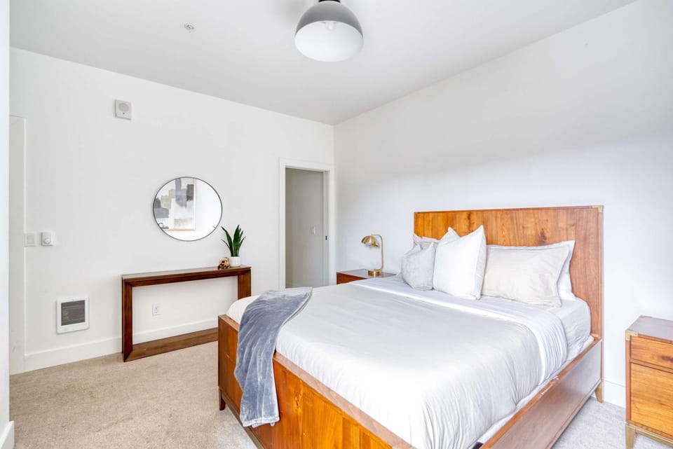 Stay Portland - Exclusive Entire Floor & Instaworthy Local Art Apartment in Portland