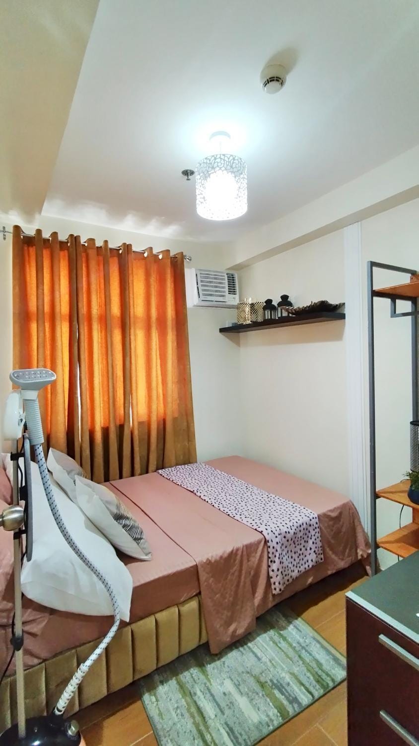 Bed, Photo of the whole room, Bedroom, air conditioner