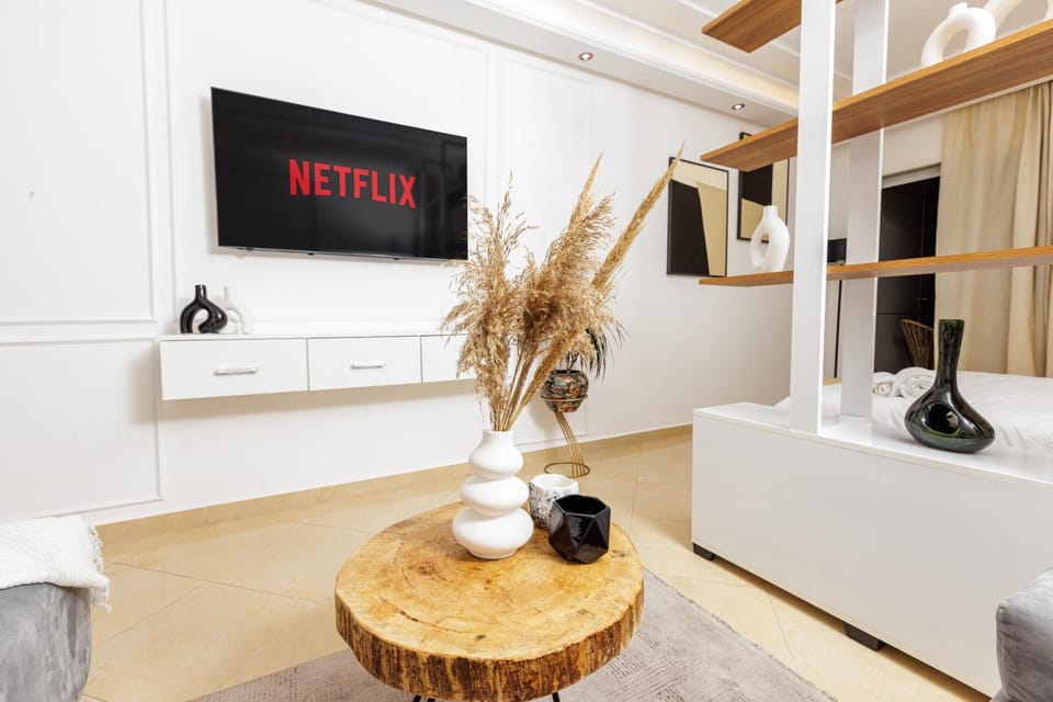 TV and multimedia, Living room, Seating area, internet, internet