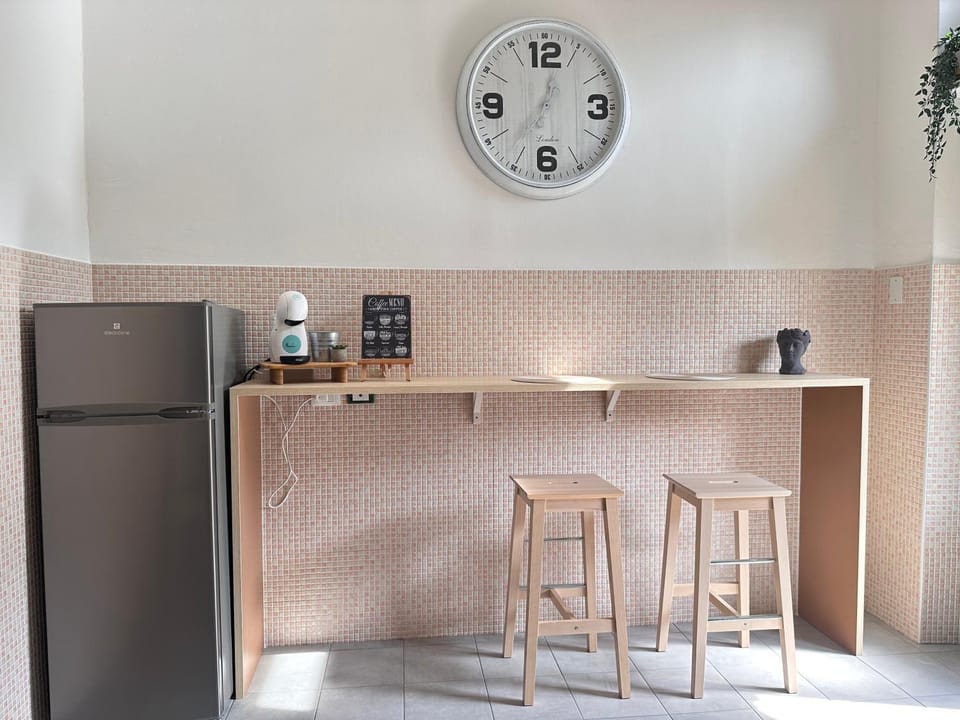 Coffee/tea facilities, Dining area, microwave