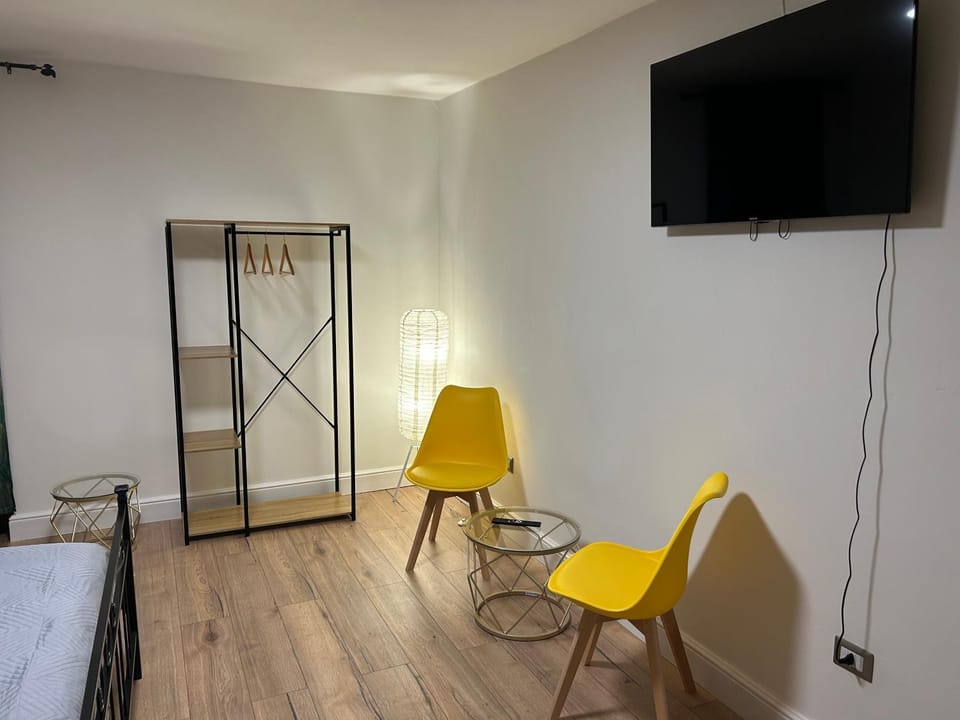 TV and multimedia, Photo of the whole room, Bedroom, wardrobe