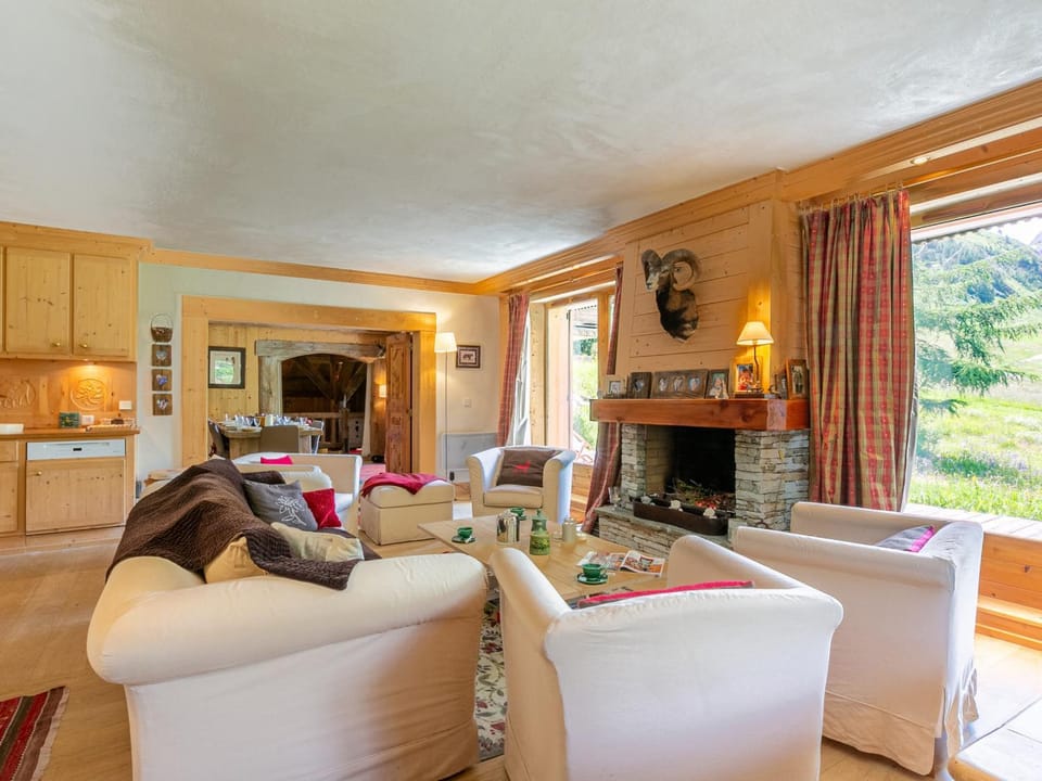 Superbe appartement chalet, plein sud, au pied des pistes avec services haut de gamme - FR-1-694-356 Apartment in Val dIsere