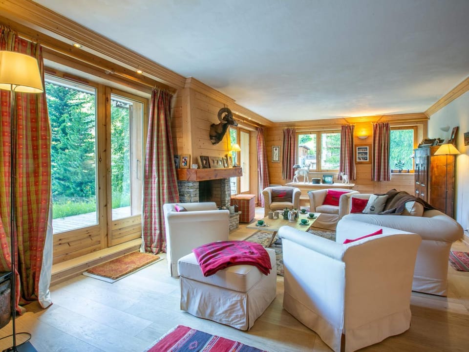 Superbe appartement chalet, plein sud, au pied des pistes avec services haut de gamme - FR-1-694-356 Apartment in Val dIsere