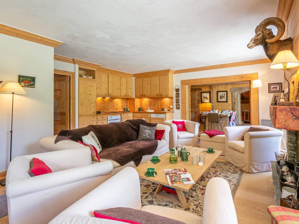 Superbe appartement chalet, plein sud, au pied des pistes avec services haut de gamme - FR-1-694-356 Apartment in Val dIsere