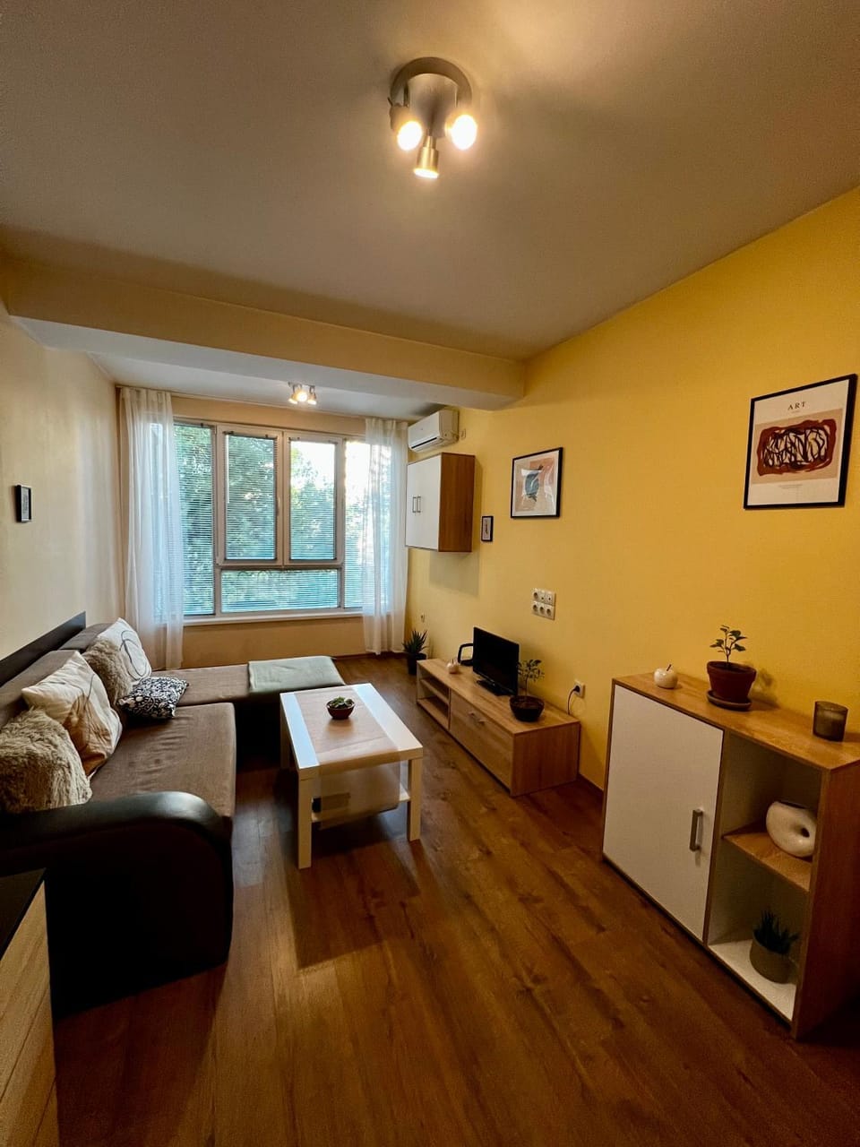 TV and multimedia, Living room, Seating area