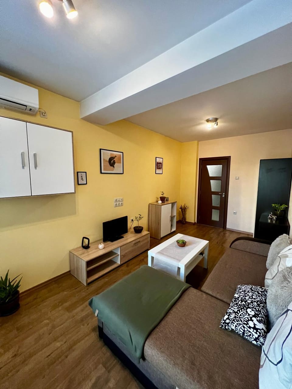 TV and multimedia, Living room, Photo of the whole room, towels