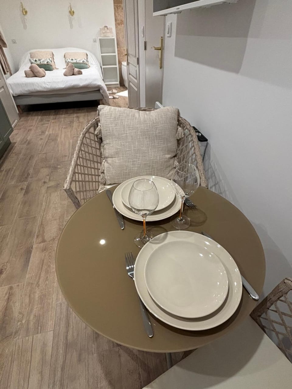 Seating area, Dining area