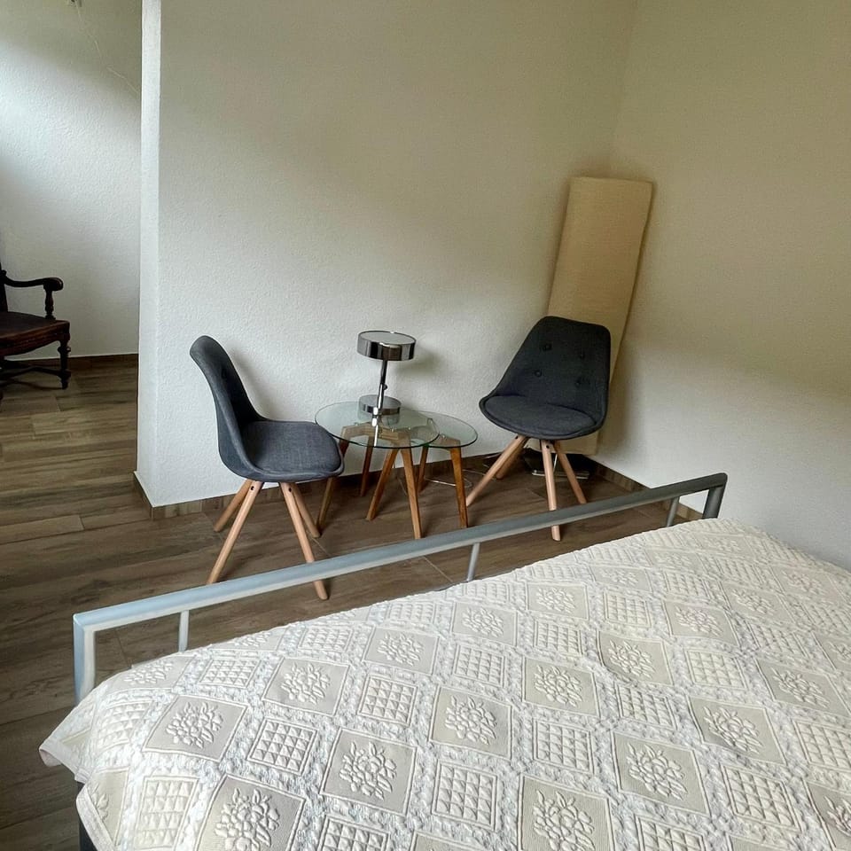 Bed, Photo of the whole room, Seating area, Bedroom