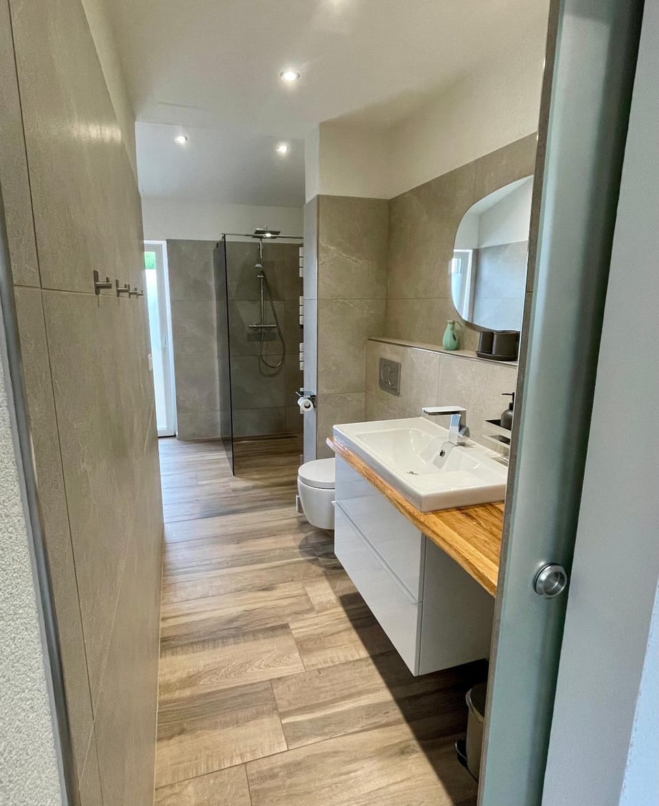 Shower, Bathroom, Photo of the whole room, towels
