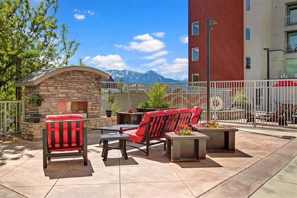 Mountain view, fireplace