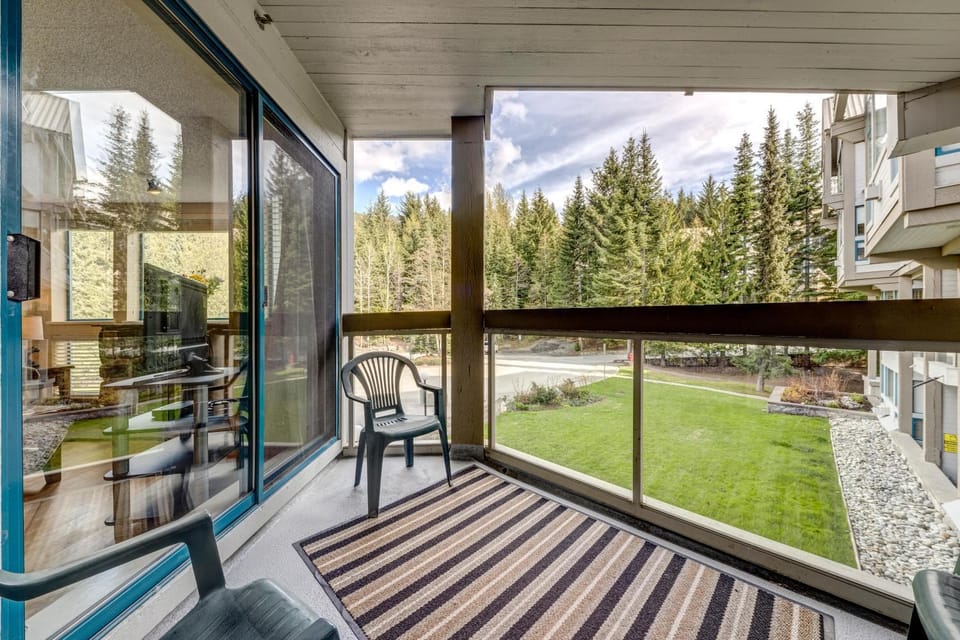 Greystone Lodge 332 Ski-in Out House in Whistler