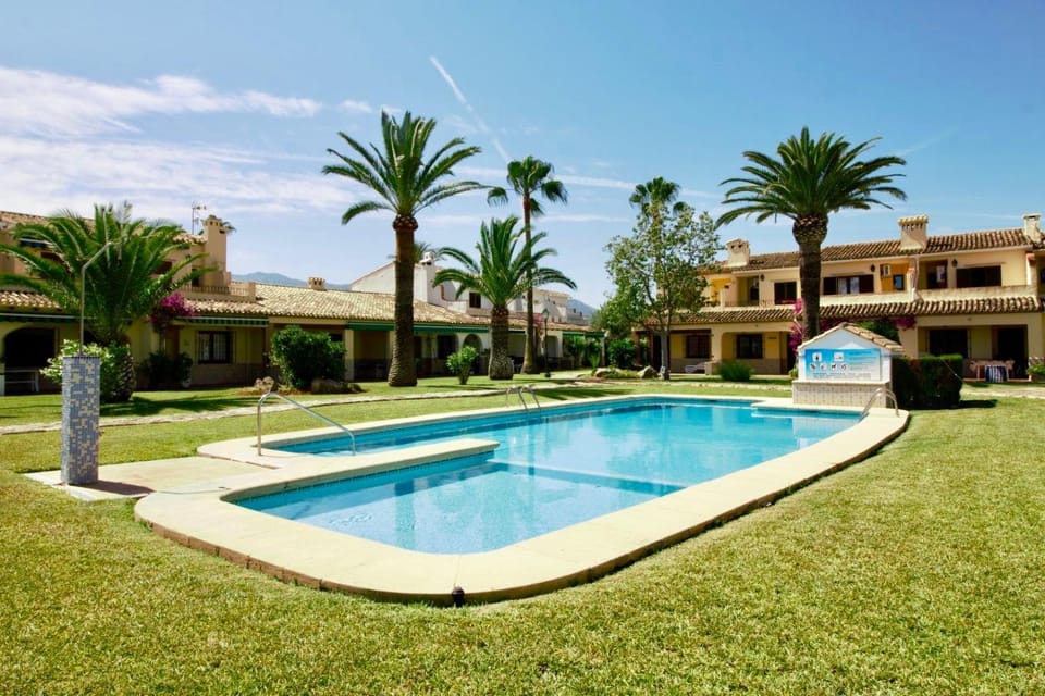Property building, Garden, Swimming pool