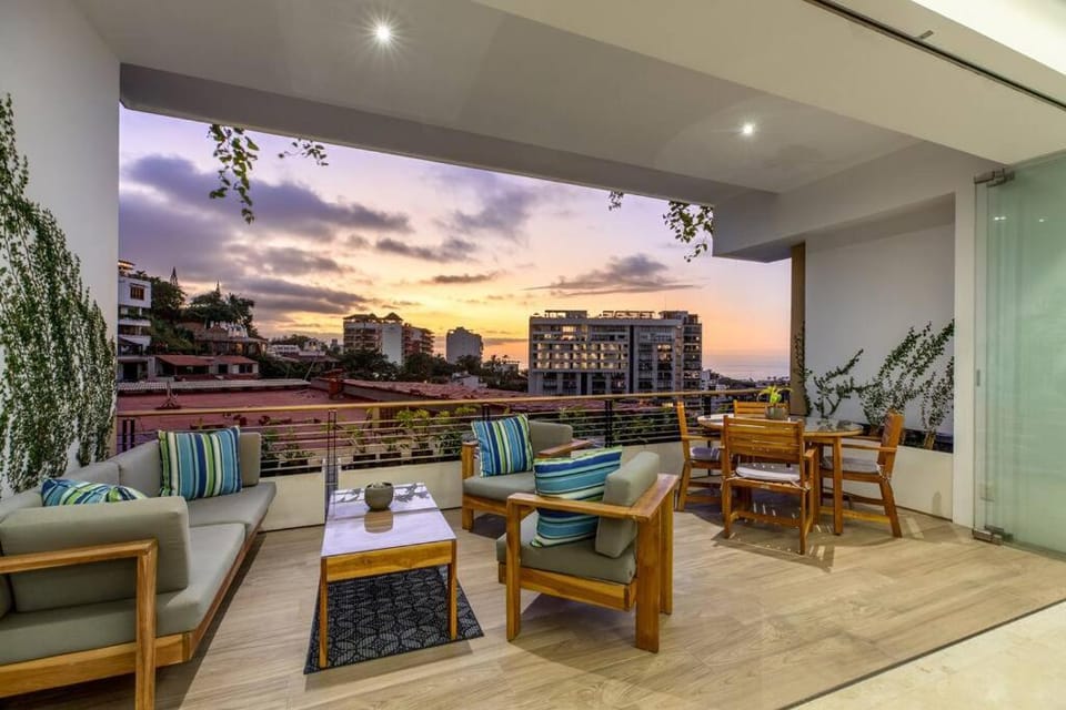 Patio, View (from property/room), Balcony/Terrace, Living room, Seating area, Dining area