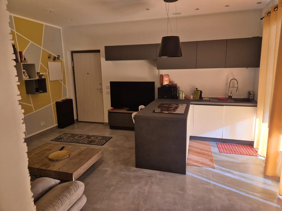 Kitchen or kitchenette, Internal: Not applicable to any particular room