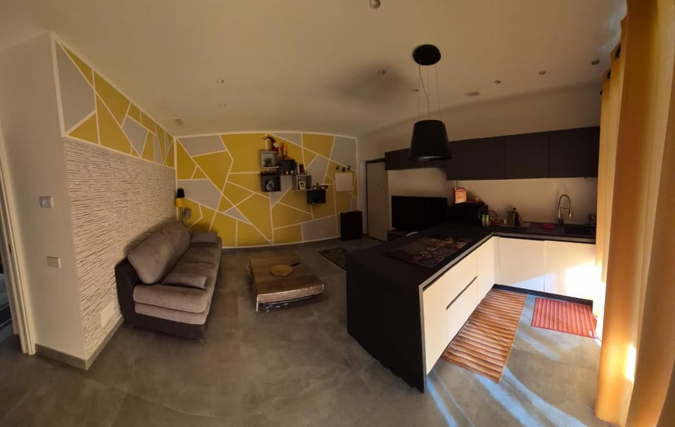 TV and multimedia, Internal: Not applicable to any particular room